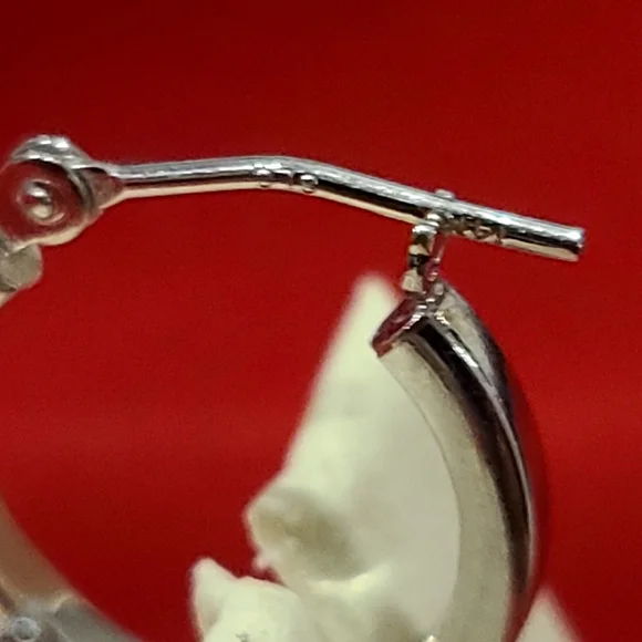 White gold plated huggies with tiny diamonds - Picture 4 of 5